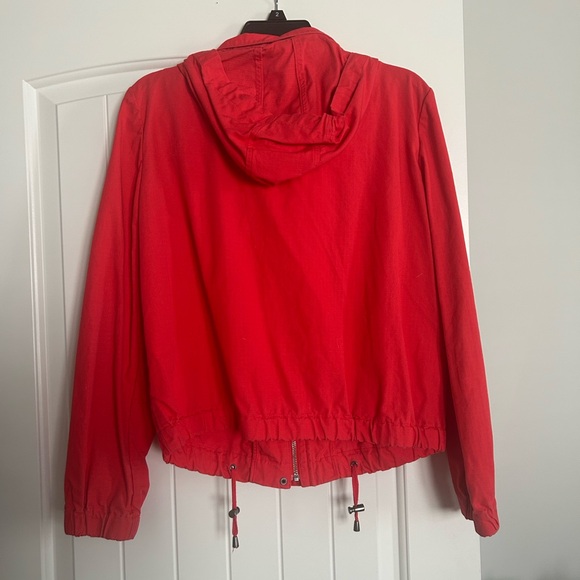 Women’s Banana Republic Red Zip Up Hooded Jacket - Size M - Picture 4 of 15